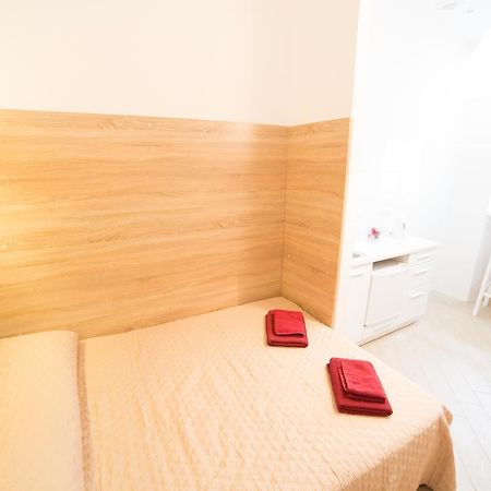 Apartment On Svyatoho Teodora Square 5 Lviv Exterior photo