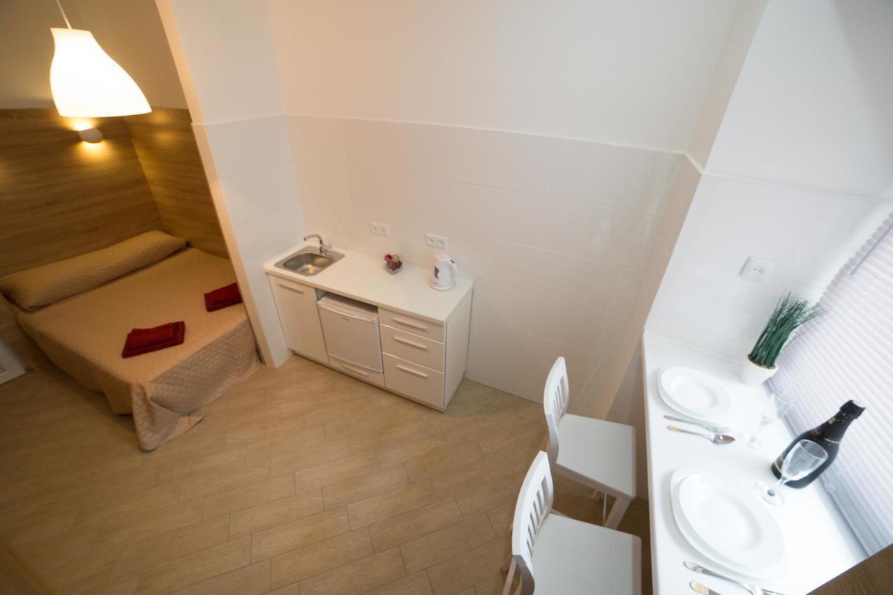 Apartment On Svyatoho Teodora Square 5 Lviv Exterior photo